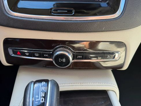 Used 2019 Volvo XC90 T5 Momentum FWD image 19