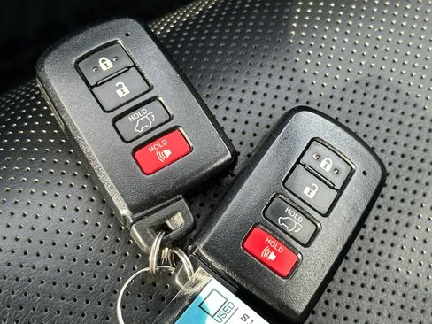 Used 2015 Toyota Highlander Limited image 33