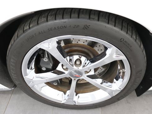 Used 2013 Chevrolet Corvette Grand Sport w/ 4LT Preferred Equipment Group RWD image 3