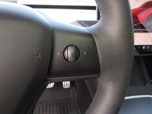 Used 2023 Tesla Model Y Performance AWD/4WD image 21