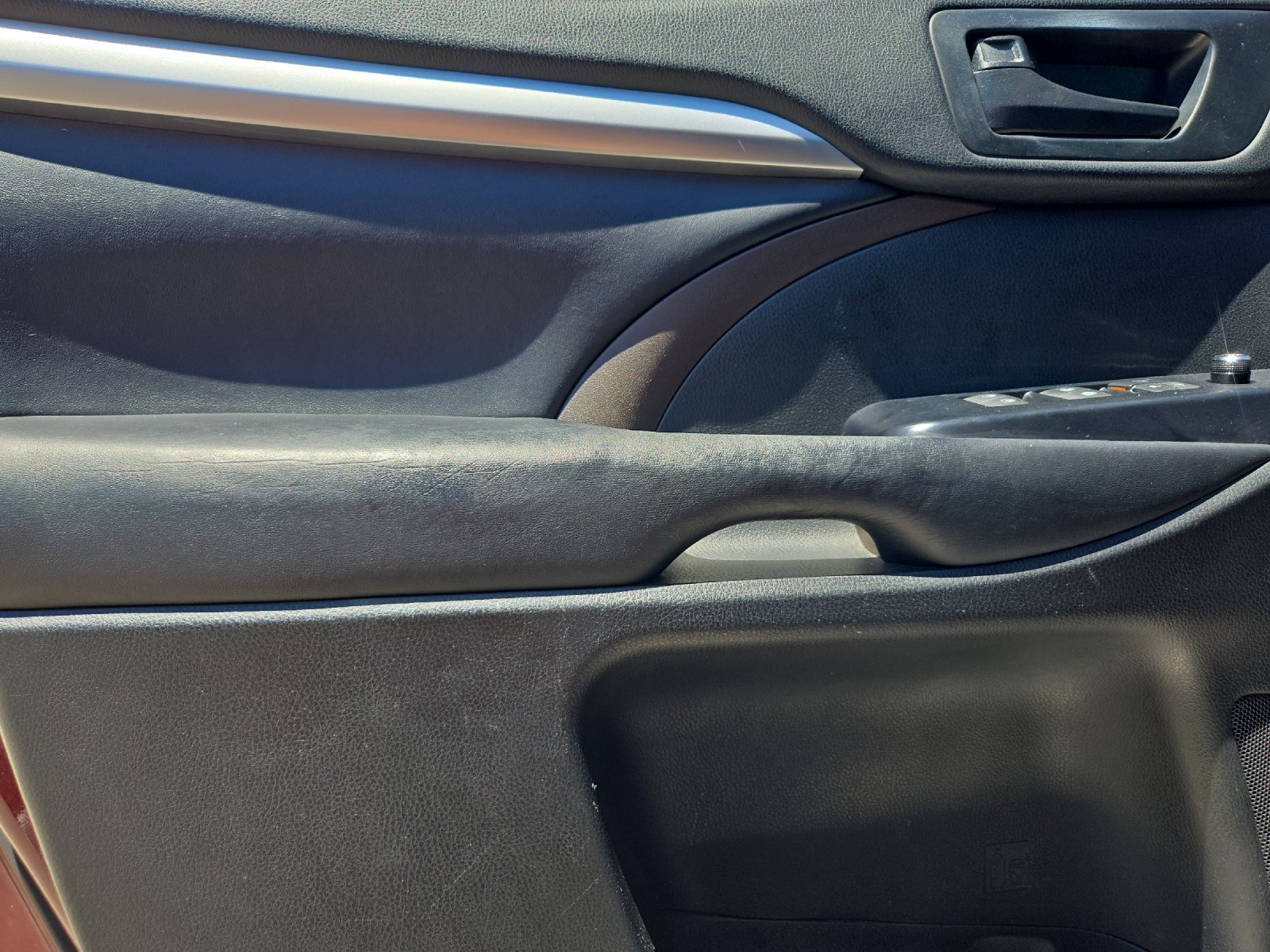 Used 2018 Toyota Highlander Plus FWD image 10