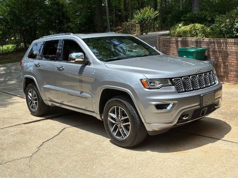 Used 2021 Jeep Grand Cherokee Overland AWD/4WD image 2