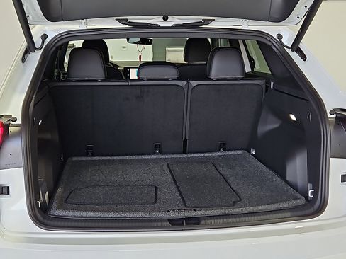 New 2026 Volkswagen Atlas Cross Sport SE image 9