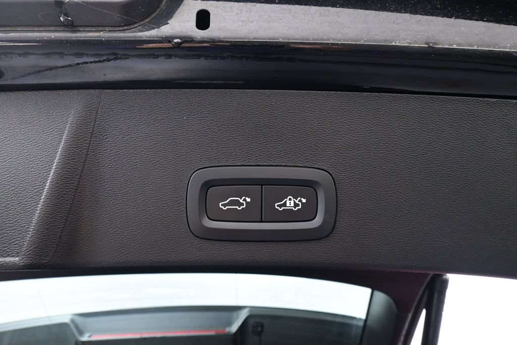 Used 2025 Volvo XC40 B5 Core AWD/4WD image 24