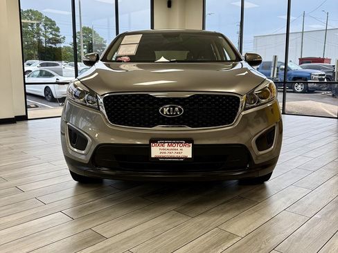 Used 2018 Kia Sorento L FWD image 2