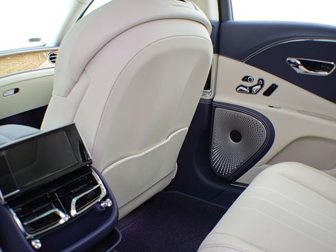 Certified 2022 Bentley Flying Spur Plug-In Hybrid AWD/4WD image 38