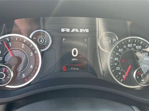 Used 2024 RAM 2500 Tradesman w/ Chrome Appearance Group image 31