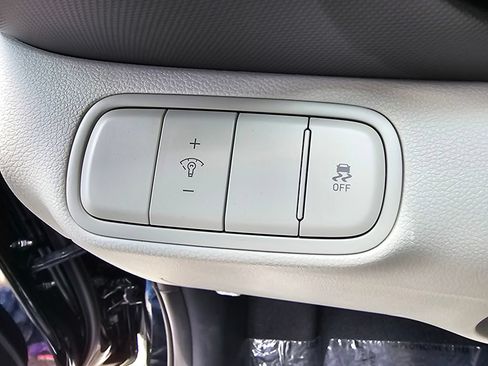 Certified 2026 Hyundai Venue SEL FWD image 18