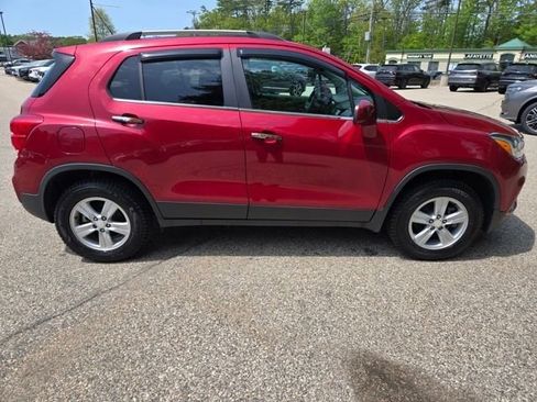 Used 2020 Chevrolet Trax LT w/ Sun & Sound Package AWD/4WD image 6