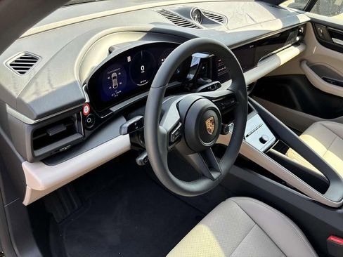 Used 2025 Porsche Macan Electric RWD image 25