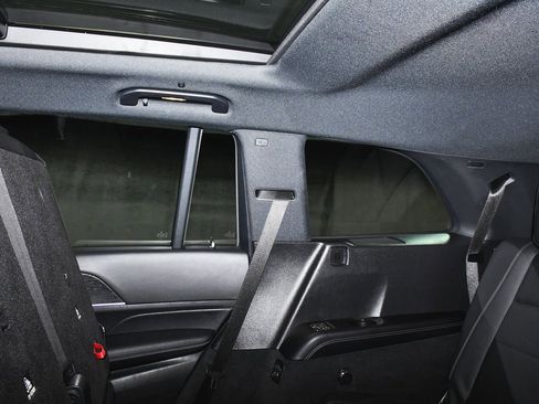 Used 2025 Mercedes-Benz GLS 450 4MATIC image 68