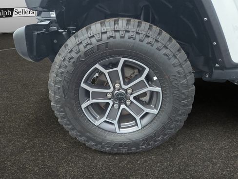 Used 2022 Jeep Gladiator Sport AWD/4WD image 14