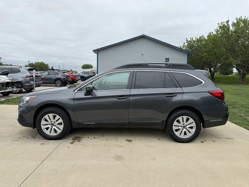Used 2018 Subaru Outback 2.5i Premium AWD/4WD image 3