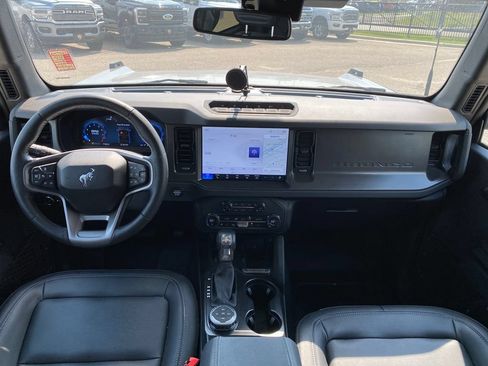 Used 2025 Ford Bronco Badlands AWD/4WD image 13