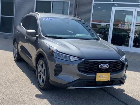 Certified 2025 Ford Escape ST-Line w/ Cold Weather Package FWD image 4
