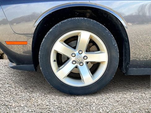 Used 2015 Dodge Challenger SXT image 8