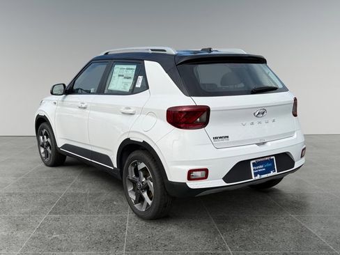 Certified 2025 Hyundai Venue Limited image 3