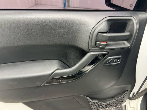 Used 2014 Jeep Wrangler Unlimited Sahara w/ Connectivity Group AWD/4WD image 18