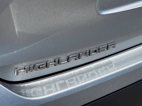 Used 2023 Toyota Highlander L FWD image 9