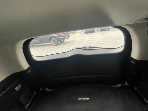 Used 2013 Toyota RAV4 XLE AWD/4WD image 38