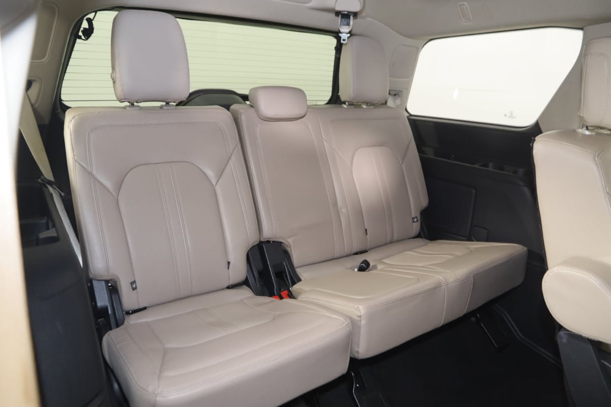 Used 2024 Ford Expedition Limited AWD/4WD image 16