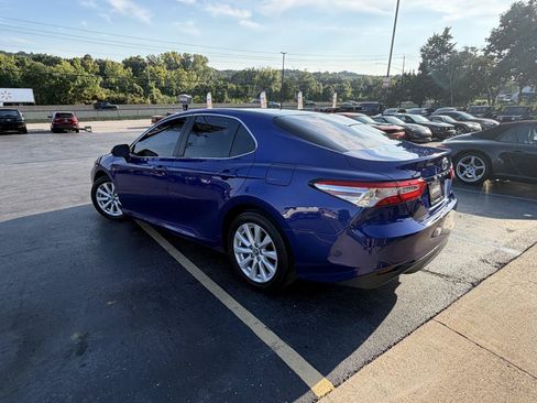 Used 2018 Toyota Camry LE w/ Convenience Package FWD image 3