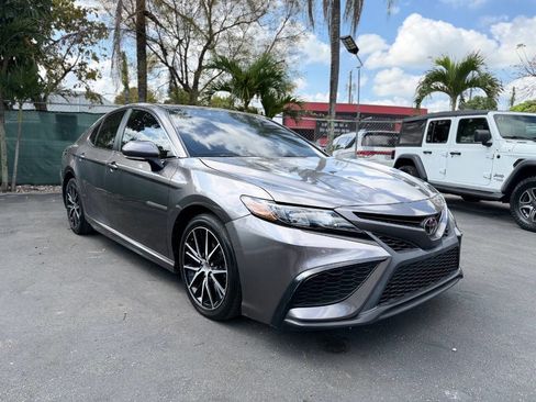 Used 2021 Toyota Camry SE w/ Convenience Package image 14