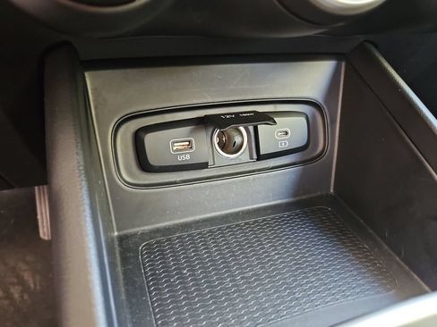 Used 2025 Hyundai Venue SEL FWD image 20