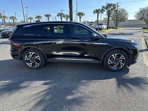 Used 2024 Lincoln Nautilus Premier image 7