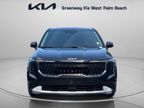 Used 2025 Kia Carnival FWD image 2