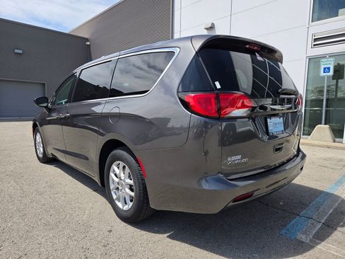 Used 2022 Chrysler Voyager LX FWD image 10