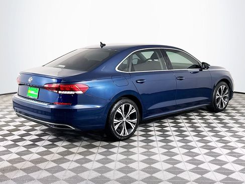 Used 2022 Volkswagen Passat 2.0T SE FWD image 10
