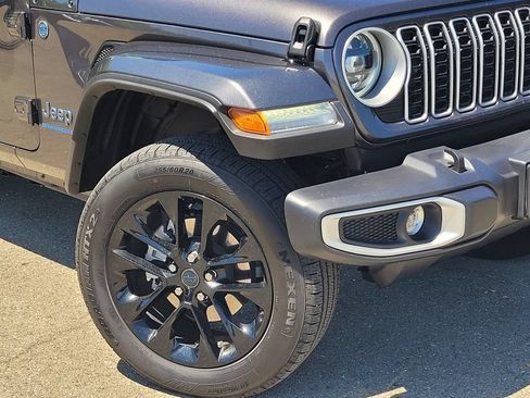 Used 2025 Jeep Wrangler Unlimited Sahara w/ Safety Group AWD/4WD image 9