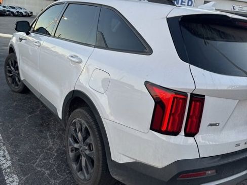 Used 2021 Kia Sorento SX Prestige image 3