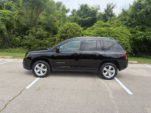Used 2014 Jeep Compass Latitude w/ Sun/Sound Group AWD/4WD image 2