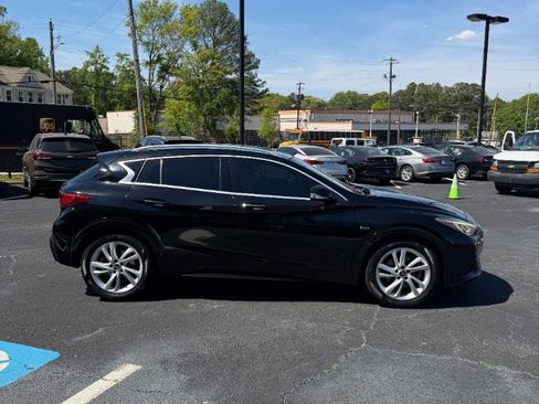 Used 2018 INFINITI QX30 FWD image 4