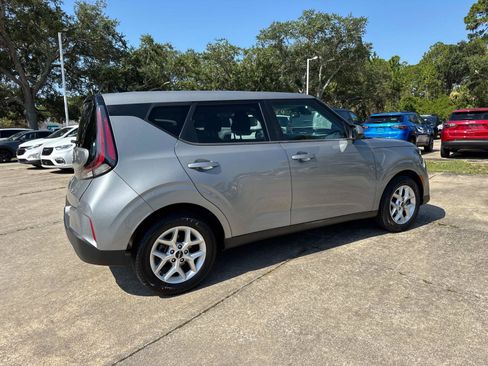 Used 2024 Kia Soul LX w/ Option Group 015 FWD image 3