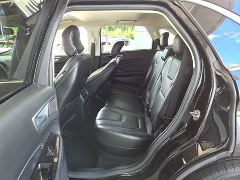 Used 2019 Ford Edge Titanium AWD/4WD image 23