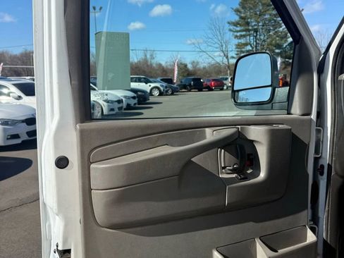 Used 2015 Chevrolet Express 3500 image 9