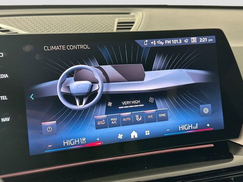 New 2026 BMW X1 xDrive28i w/ Technology Package image 15