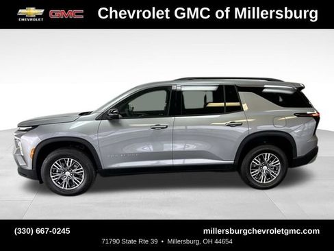 Used 2025 Chevrolet Traverse LT FWD image 7