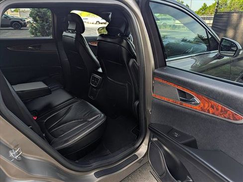 Used 2017 Lincoln MKX Select w/ Lincoln MKX Climate Package FWD image 16