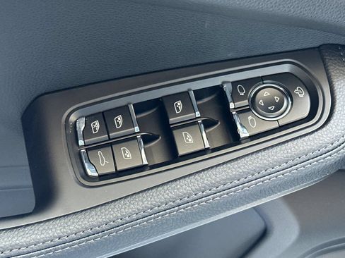 New 2026 Porsche Macan AWD/4WD image 13