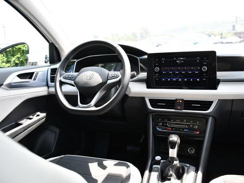 New 2026 Volkswagen Taos SE AWD/4WD image 21