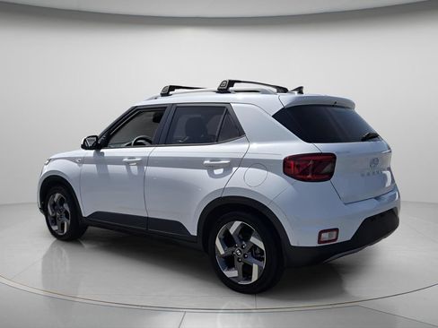 Used 2022 Hyundai Venue SEL FWD image 7