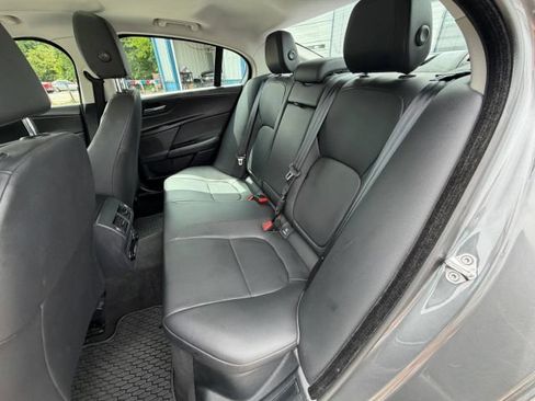 Used 2018 Jaguar XE Premium RWD image 10