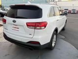 Used 2017 Kia Sorento LX w/ LX Convenience Package image 5