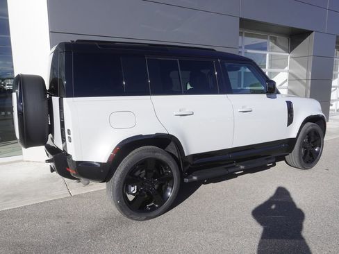 New 2026 Land Rover Defender 110 X-Dynamic SE image 4