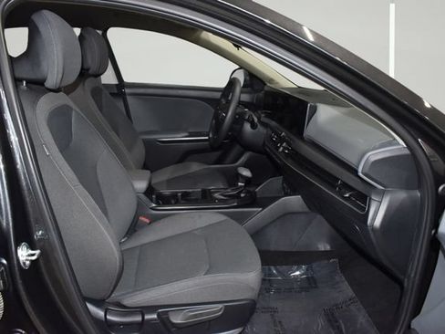Used 2025 Kia K4 FWD image 12