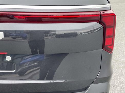 New 2026 Kia Carnival EX image 15